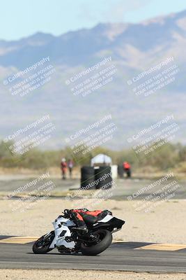 media/Nov-16-2025-Race Pace (Sun) [[8c5fa54630]]/Non Verified Riders (1st 20 Minutes)/4-Turn 16 (1116am)/